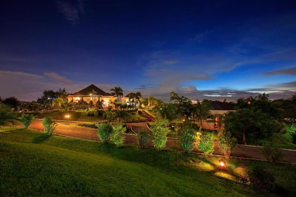 Hotel Max Nay Pyi Taw Naypyidaw Exteriör bild