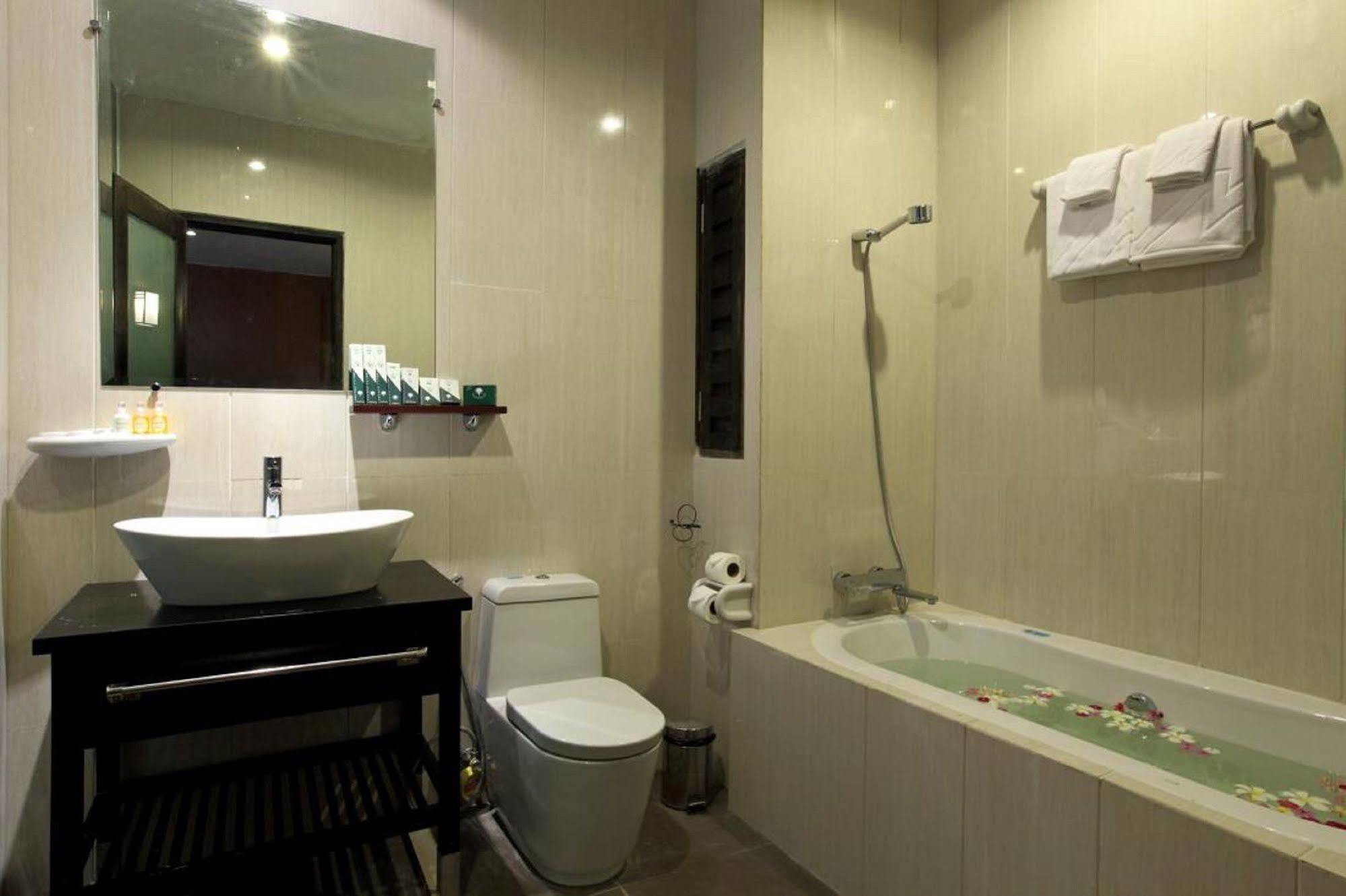 Hotel Max Nay Pyi Taw Naypyidaw Exteriör bild