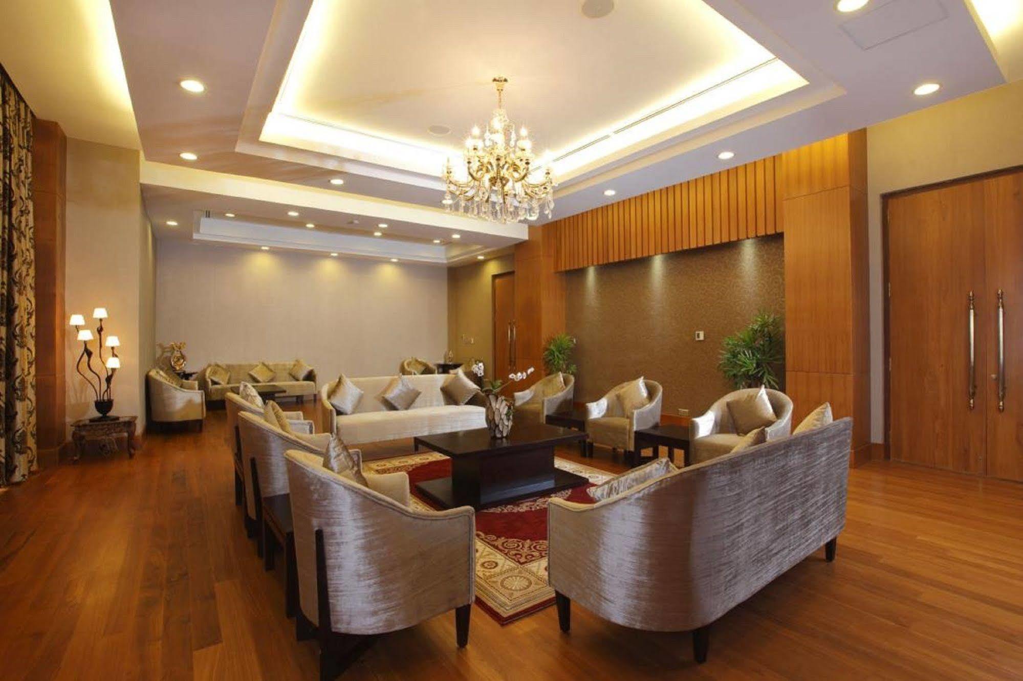 Hotel Max Nay Pyi Taw Naypyidaw Exteriör bild